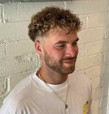 Franco's Barbering Lounge | Tips on how to deal with men's curly hair problems in Bristol Franco's Barbering Lounge | Tips on how to deal with men's curly hair problems in Bristol